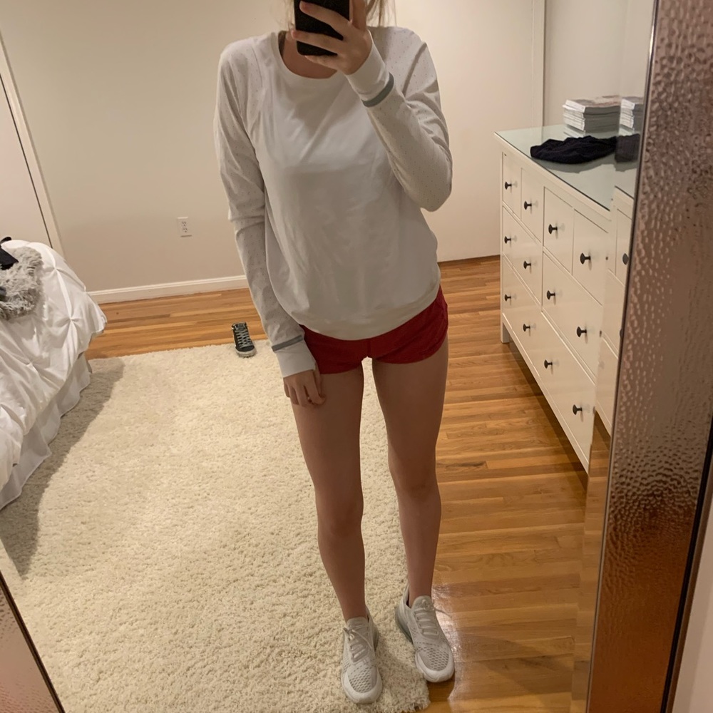 White lululemon long sleeve shirt